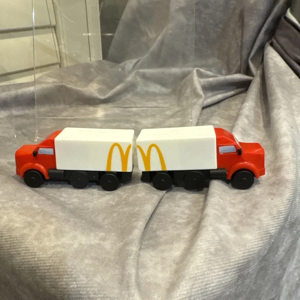 2025 McDonald's HAPPY MEAL TOY:‎ Lil' McDonald's #16 Delivery Truck